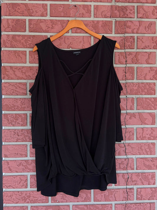 Torrid black top