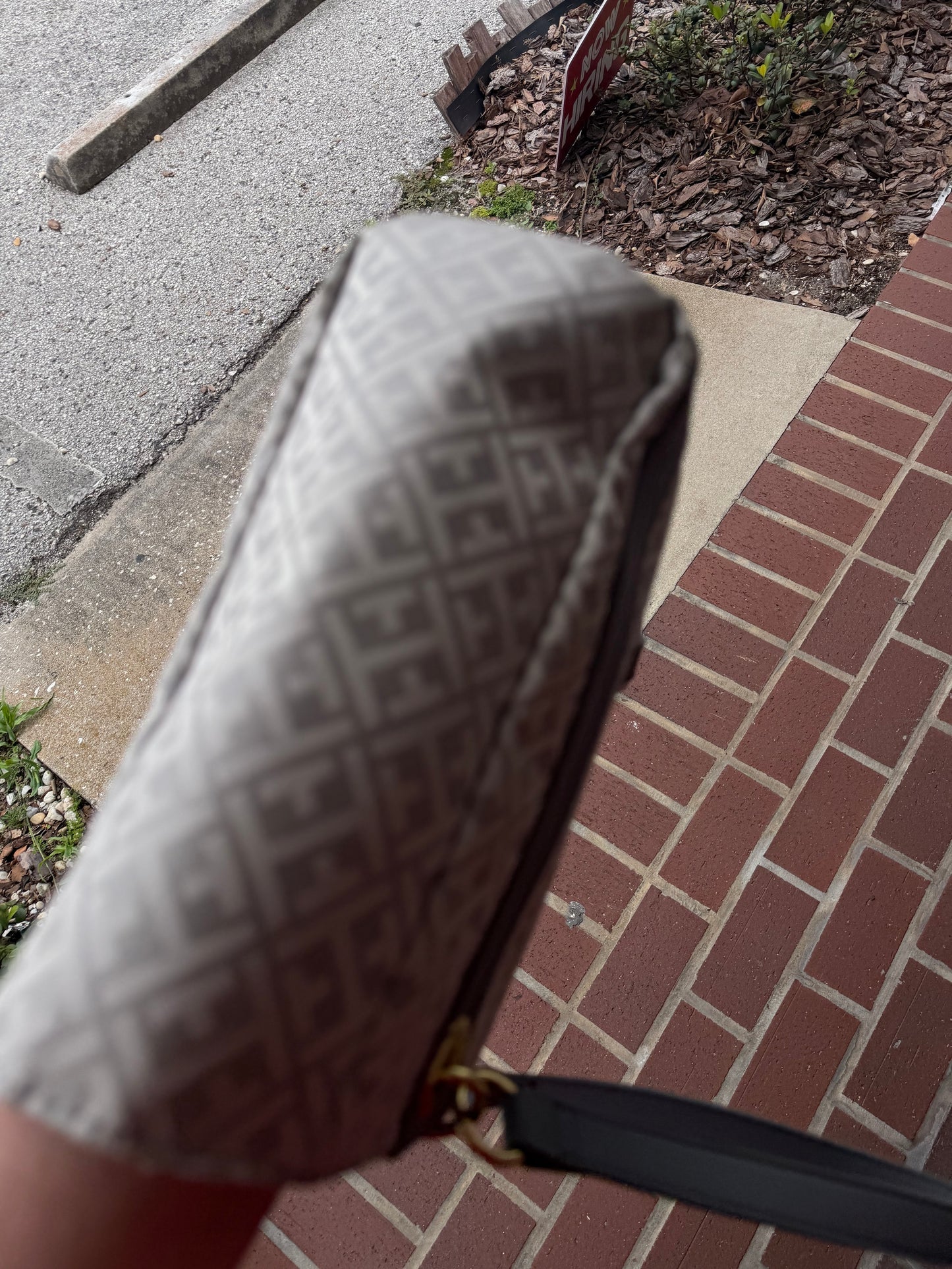 12165 Tommy Hilfiger signature bag