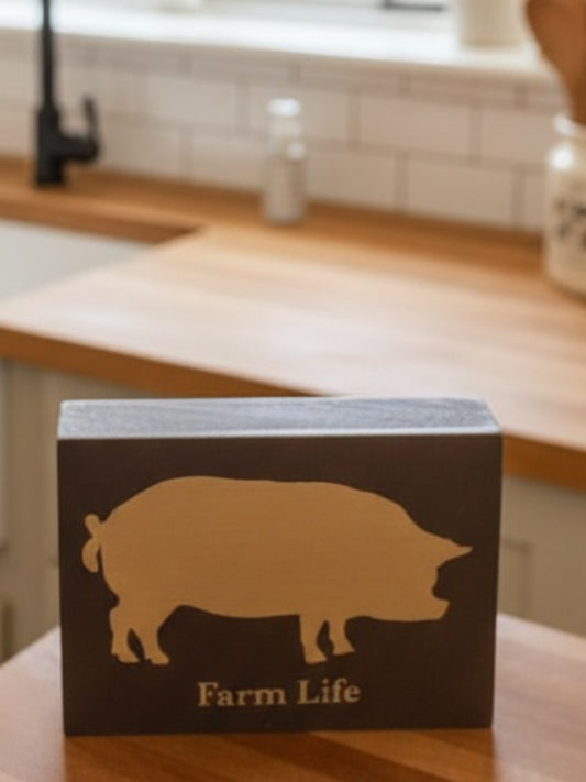 Farm Life pig sign table top